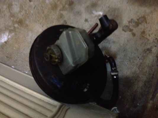 ขายหม้อลมเบรคBMW e30แท้ สภาพพร้อมใช้ ราคา2300บาท โทร0924462525โส  กทม