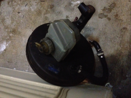 ขายหม้อลมเบรคBMW e30แท้ สภาพพร้อมใช้ ราคา2300บาท โทร0924462525โส  กทม