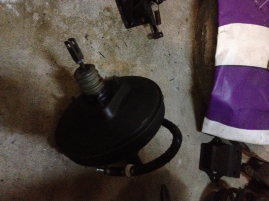 ขายหม้อลมเบรคBMW e30แท้ สภาพพร้อมใช้ ราคา2300บาท โทร0924462525โส  กทม