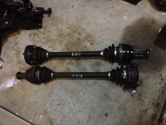 ขายเพลาขับBMW e30แท้ 1คู่ สภาพดี100\% ราคา2000บาท โทร0924462525โส กทม