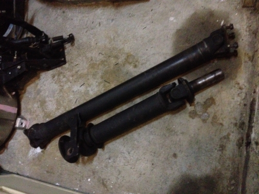 ขายเพลากลางBMW e30 แท้ จำนวน2ท่อน ใสเครืองSRมาคับ สภาพดี ราคา2300บาท โทร0924462525โส กทม