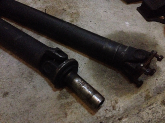 ขายเพลากลางBMW e30 แท้ จำนวน2ท่อน ใสเครืองSRมาคับ สภาพดี ราคา2300บาท โทร0924462525โส กทม