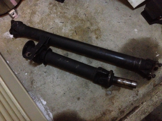 ขายเพลากลางBMW e30 แท้ จำนวน2ท่อน ใสเครืองSRมาคับ สภาพดี ราคา2300บาท โทร0924462525โส กทม