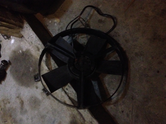 ขายพัดลมไฟฟ้า คอยร้อน BMW e30แท้ สภาพดี ราคา1500บาท โทร0924462525โส กทม