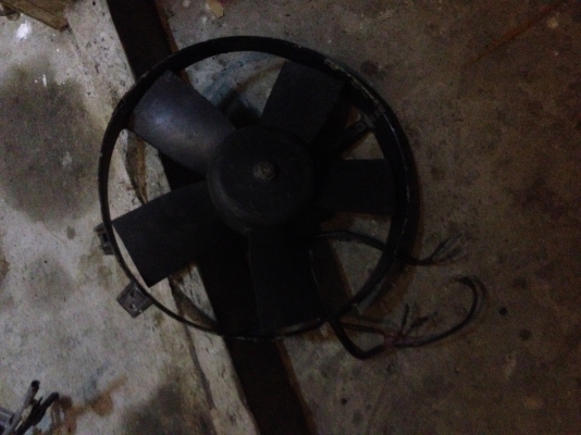 ขายพัดลมไฟฟ้า คอยร้อน BMW e30แท้ สภาพดี ราคา1500บาท โทร0924462525โส กทม