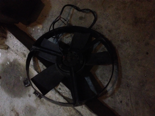 ขายพัดลมไฟฟ้า คอยร้อน BMW e30แท้ สภาพดี ราคา1500บาท โทร0924462525โส กทม