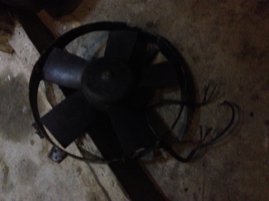 ขายพัดลมไฟฟ้า คอยร้อน BMW e30แท้ สภาพดี ราคา1500บาท โทร0924462525โส กทม