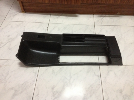 ขายคอนโซลเบรคมือพร้อมที่เขี่ยหลัง BMW e30 แท้ ราคา1000บาท โทร0924462525โส กทม