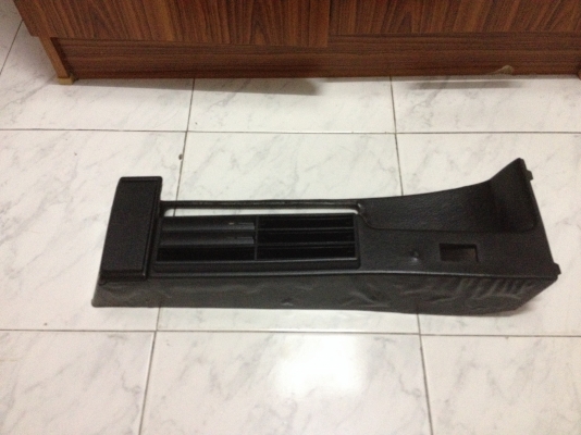 ขายคอนโซลเบรคมือพร้อมที่เขี่ยหลัง BMW e30 แท้ ราคา1000บาท โทร0924462525โส กทม