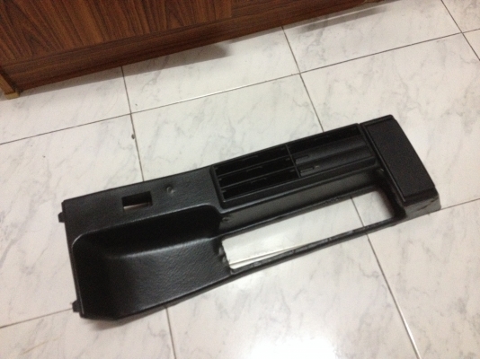 ขายคอนโซลเบรคมือพร้อมที่เขี่ยหลัง BMW e30 แท้ ราคา1000บาท โทร0924462525โส กทม