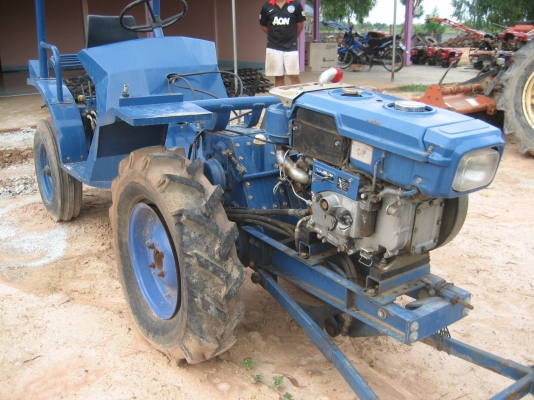 รถไถ นั่งขับ  แปลงไปใช้ประโยนช์ อย่างอื่นได้