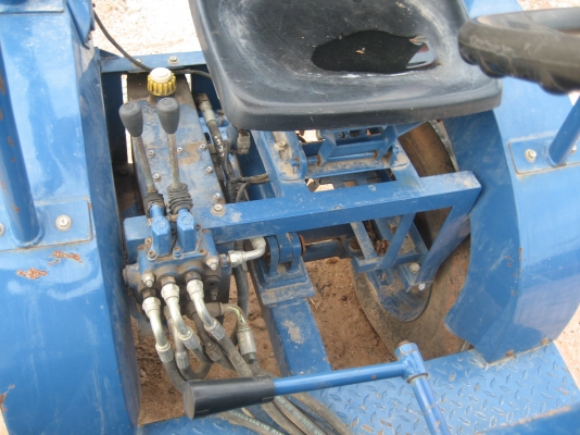 รถไถ นั่งขับ  แปลงไปใช้ประโยนช์ อย่างอื่นได้