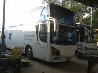 ขายรถบัสเบ็นซ์8สูบ320แรง 6 ล้อชั้นครึ่ง