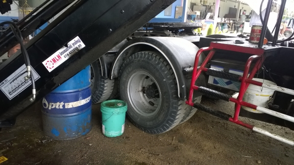 10ล้อหัวลาก ติดเฮียบ9.3ตันและมีหางพื้นเรียบยาว12ม.2คาน...ขายราคาต่อรอง...