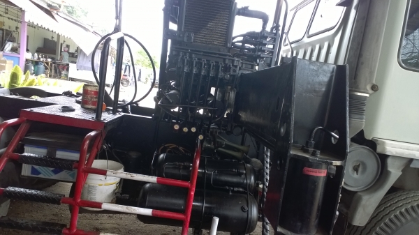 10ล้อหัวลาก ติดเฮียบ9.3ตันและมีหางพื้นเรียบยาว12ม.2คาน...ขายราคาต่อรอง...