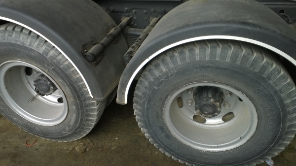 10ล้อหัวลาก ติดเฮียบ9.3ตันและมีหางพื้นเรียบยาว12ม.2คาน...ขายราคาต่อรอง...