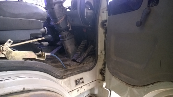 10ล้อหัวลาก ติดเฮียบ9.3ตันและมีหางพื้นเรียบยาว12ม.2คาน...ขายราคาต่อรอง...