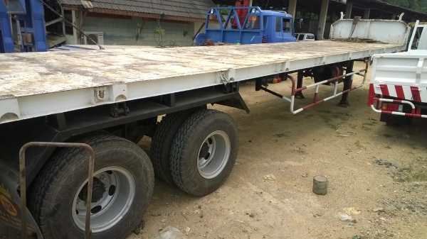 10ล้อหัวลาก ติดเฮียบ9.3ตันและมีหางพื้นเรียบยาว12ม.2คาน...ขายราคาต่อรอง...
