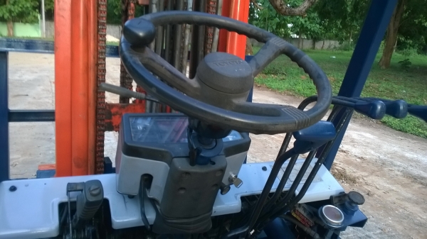 โฟล์คลิฟท์*TOYOTA*5FD25*เสาสูง5.50เมตรงาสไลด์ได้นำเข้าแท้ขายที่โคราช