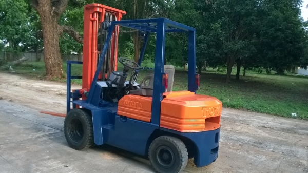 โฟล์คลิฟท์*TOYOTA*5FD25*เสาสูง5.50เมตรงาสไลด์ได้นำเข้าแท้ขายที่โคราช