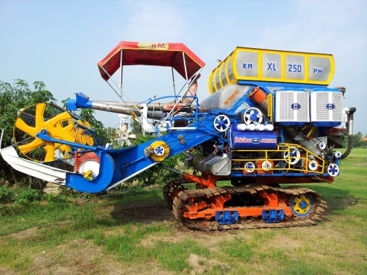 ขายรถเกี่ยวข้าวศักดิ์พัฒนาการเกษตรอุ้มปรับระดับน้ำหนักเบาราคา650000สนใจโทร 0817638762 ไพทูลย์ครับ