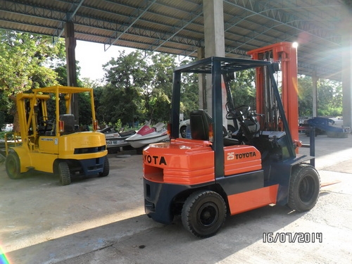 ขายโฟล์คลิฟท์นำเข้าญี่ปุ่น*TOYOTA*5FD25*เสาเข้าตู้5.50เมตรขายที่โคราช