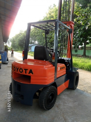 ขายโฟล์คลิฟท์นำเข้าญี่ปุ่น*TOYOTA*5FD25*เสาเข้าตู้5.50เมตรขายที่โคราช