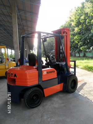 ขายโฟล์คลิฟท์นำเข้าญี่ปุ่น*TOYOTA*5FD25*เสาเข้าตู้5.50เมตรขายที่โคราช