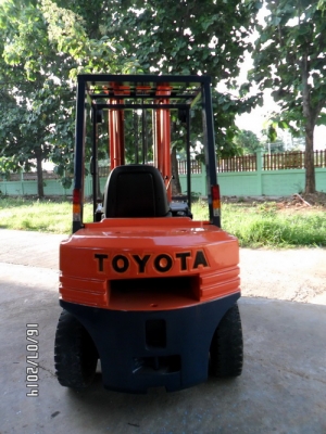 ขายโฟล์คลิฟท์นำเข้าญี่ปุ่น*TOYOTA*5FD25*เสาเข้าตู้5.50เมตรขายที่โคราช