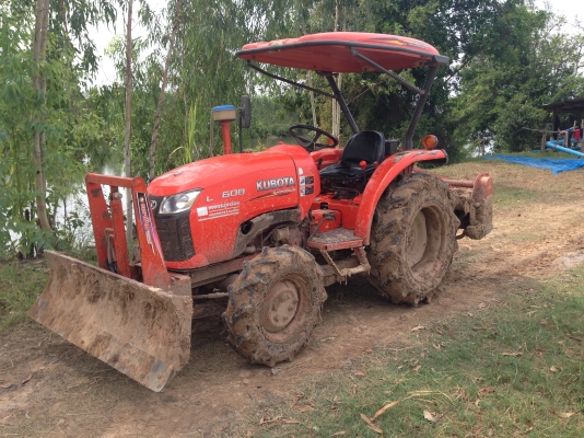 รถไถ KUBOTA L3608 มีภาพวีดีโอ พร้อมอุปกรณ์ 3 รายการ พร้อมผานดันหน้า โรตารี ผาน 6 รถสภาพพร้อมใช้งาน เ