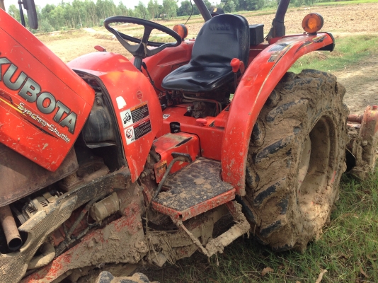 รถไถ KUBOTA L3608 มีภาพวีดีโอ พร้อมอุปกรณ์ 3 รายการ พร้อมผานดันหน้า โรตารี ผาน 6 รถสภาพพร้อมใช้งาน เ