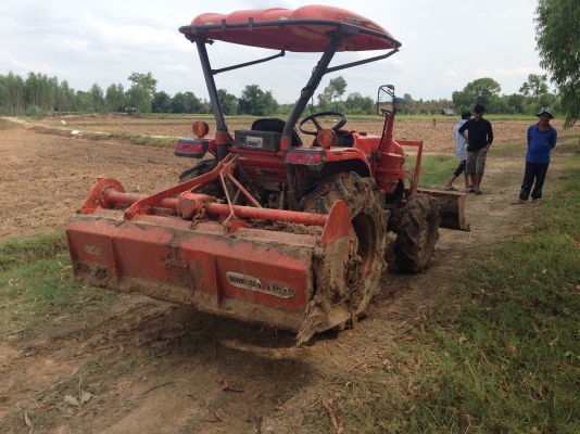 รถไถ KUBOTA L3608 มีภาพวีดีโอ พร้อมอุปกรณ์ 3 รายการ พร้อมผานดันหน้า โรตารี ผาน 6 รถสภาพพร้อมใช้งาน เ