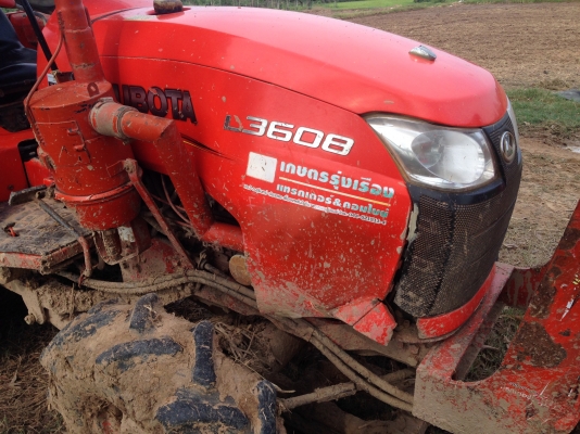 รถไถ KUBOTA L3608 มีภาพวีดีโอ พร้อมอุปกรณ์ 3 รายการ พร้อมผานดันหน้า โรตารี ผาน 6 รถสภาพพร้อมใช้งาน เ