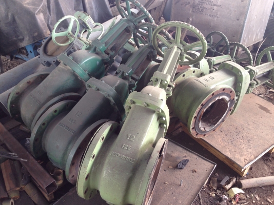 ขาย วาล์วน้ำ ขนาด 12 นิ้ว สภาพสวย พร้อมใช้งาน ตัวใหญ่มี 6 ตัว ตัวเล็กมี 3 ตัว ครับ