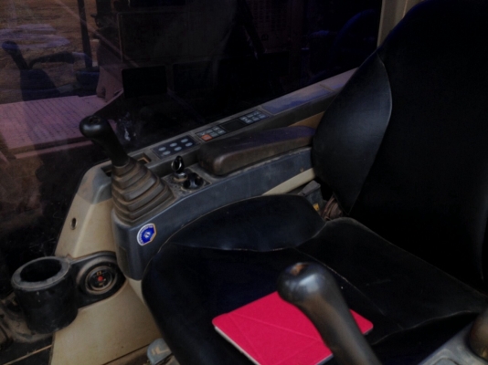 ขายรถแบคโฮCAT320Cรถบ้านมือเดียวออกศูนย์ใช้งานน้อยจอดตกงาน