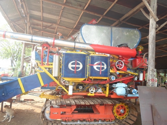 ขายด่วนรถเกี่ยวข้าว สวยๆสภาพพร้อมใช้งานครับ