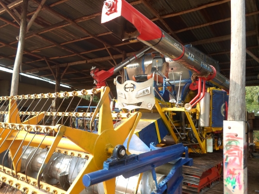 ขายด่วนรถเกี่ยวข้าว สวยๆสภาพพร้อมใช้งานครับ