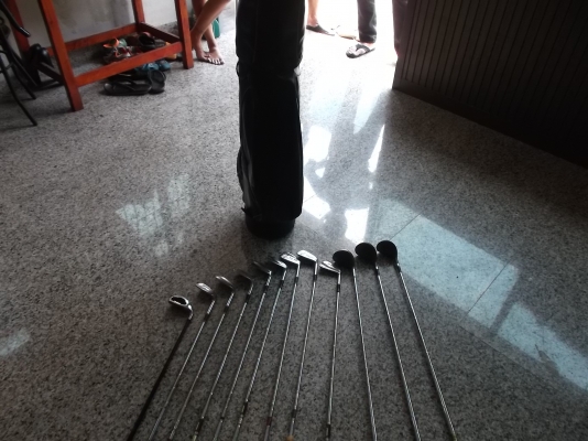 ไม้กอล์ฟพร้อมถุงกอล์ฟมีไม้กอล์ฟ10อัน