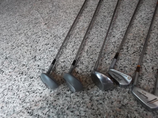 ไม้กอล์ฟพร้อมถุงกอล์ฟมีไม้กอล์ฟ10อัน