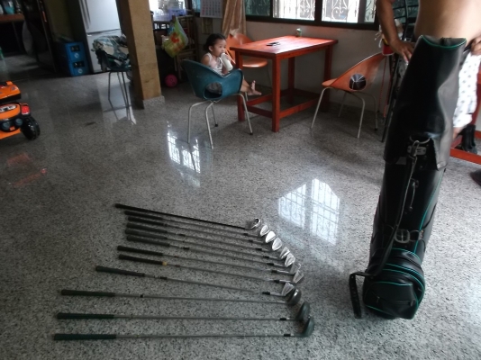 ไม้กอล์ฟพร้อมถุงกอล์ฟมีไม้กอล์ฟ10อัน