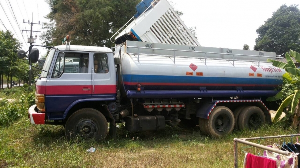 รถน้ำมันโหลดล่าง 10ล้อ เพลาเดียว