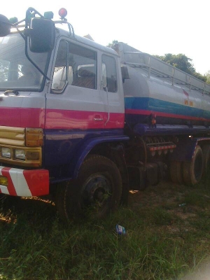 รถน้ำมันโหลดล่าง 10ล้อ เพลาเดียว