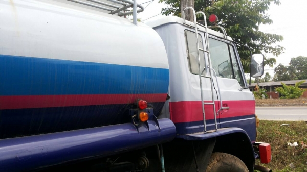 รถน้ำมันโหลดล่าง 10ล้อ เพลาเดียว