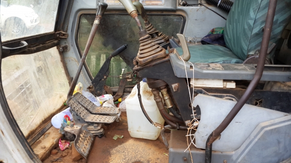 ขายด่วนแบ็คโฮ200SUMITOMO SH เอกสารพร้อมช่วงล่างเต็ม ราคา0843923995