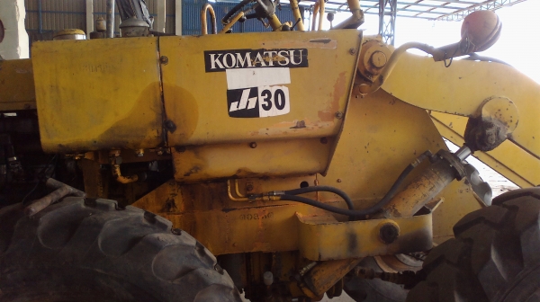 รถตักล้อยางพร้อมใช้งาน รถตักล้อยางพร้อมใช้งาน