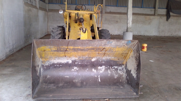 รถตักล้อยางพร้อมใช้งาน