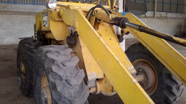 รถตักล้อยางพร้อมใช้งาน รถตักล้อยางพร้อมใช้งาน