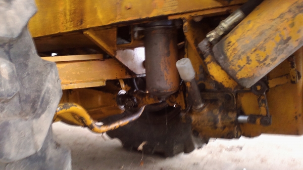 รถตักล้อยางพร้อมใช้งาน รถตักล้อยางพร้อมใช้งาน