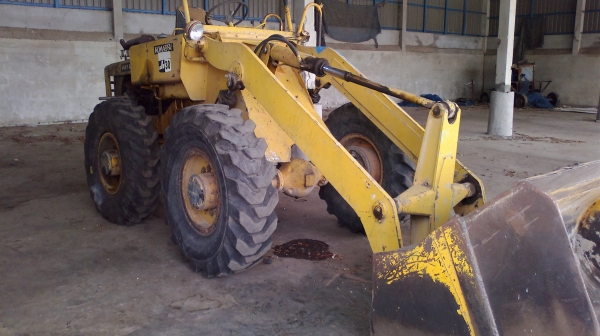 รถตักล้อยางพร้อมใช้งาน รถตักล้อยางพร้อมใช้งาน