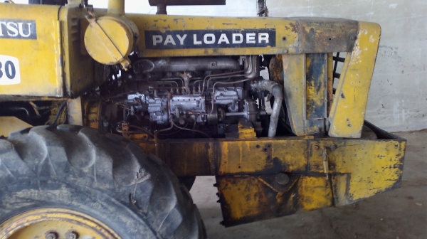 รถตักล้อยางพร้อมใช้งาน รถตักล้อยางพร้อมใช้งาน